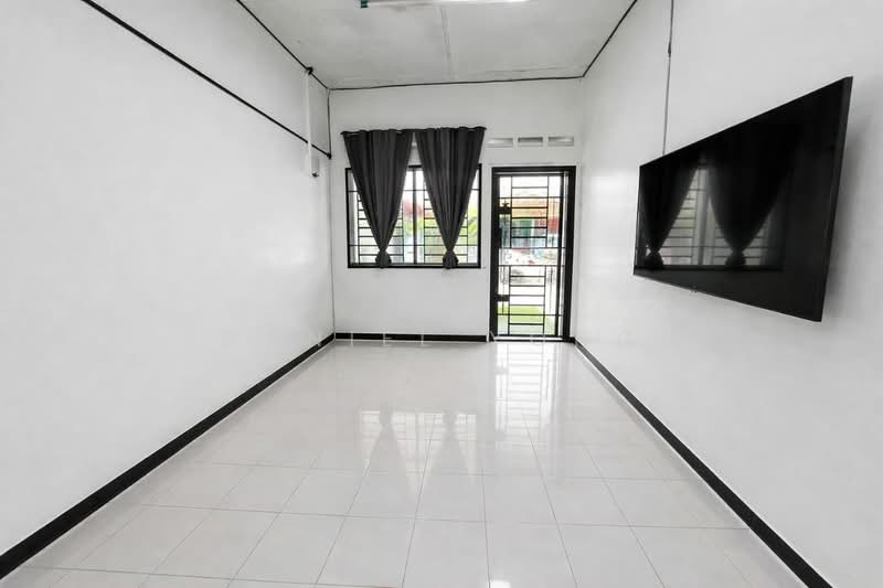 1-storey Terraced House for Sale in Johor Bahru (Johor) - Daniel Yong - Living Room - PropertyGuru.com.my