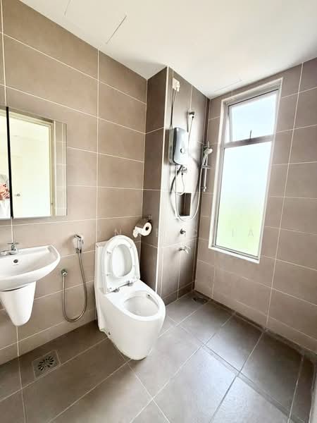 Servis Apartment untuk Disewa di D'Putra Suites - Evonne Chia - Bathroom - PropertyGuru.com.my