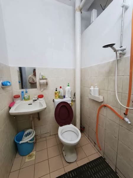 1-storey Terraced House for Sale in Taman Klebang Restu (Chemor) - Sam . - Bathroom - PropertyGuru.com.my