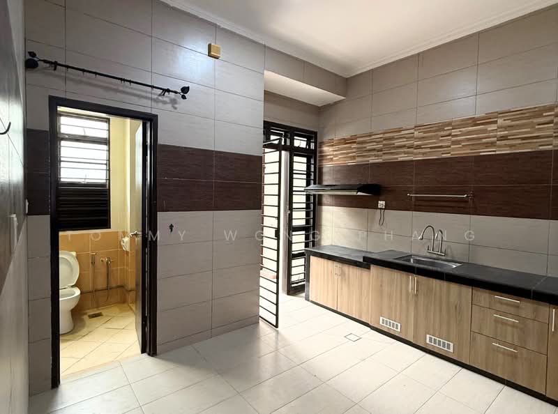 Terraced House for Sale in Bandar Kinrara Seksyen 5 (Bandar Kinrara) - Tommy Wong Phang - Kitchen - PropertyGuru.com.my