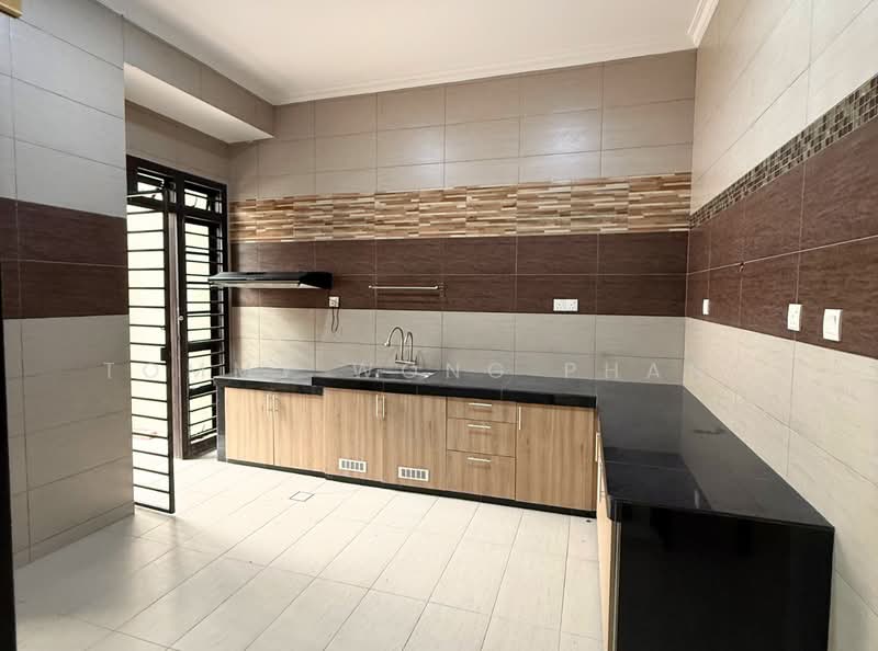 Terraced House for Sale in Bandar Kinrara Seksyen 5 (Bandar Kinrara) - Tommy Wong Phang - Kitchen - PropertyGuru.com.my