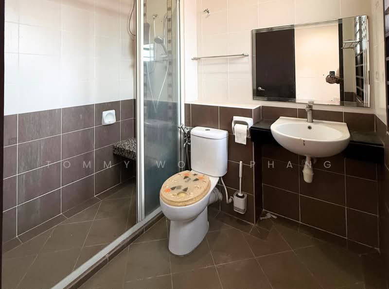 Terraced House for Sale in Bandar Kinrara Seksyen 5 (Bandar Kinrara) - Tommy Wong Phang - Bathroom - PropertyGuru.com.my