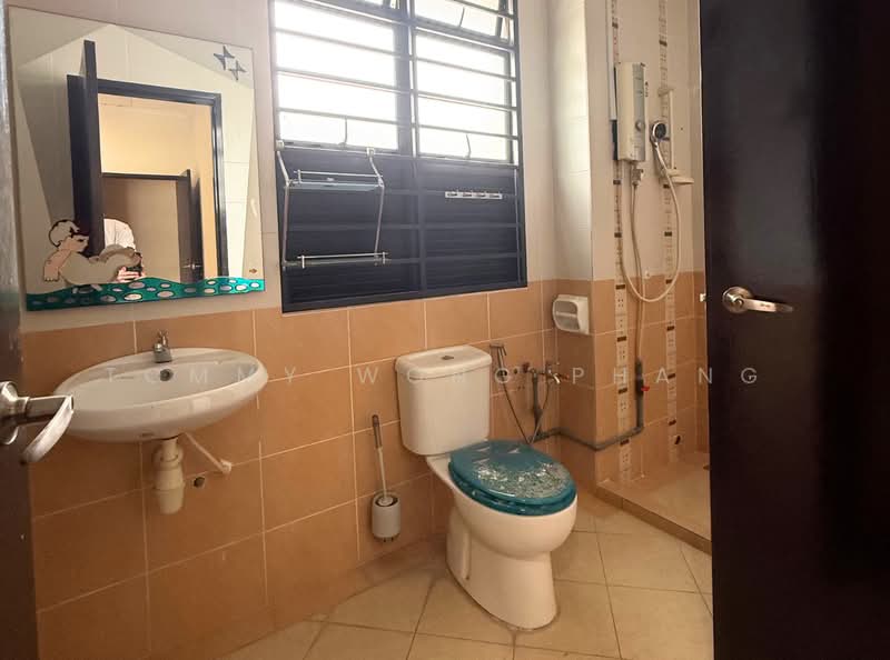 Terraced House for Sale in Bandar Kinrara Seksyen 5 (Bandar Kinrara) - Tommy Wong Phang - Bathroom - PropertyGuru.com.my