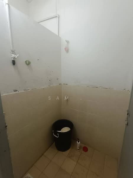 1-storey Terraced House for Sale in Taman Rasi Jaya (Menglembu) - Sam . - Bathroom - PropertyGuru.com.my