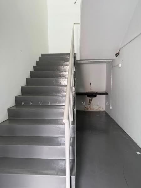 Kilang Berkembar untuk Dijual di Klang (Selangor) - Benjamin Lai - Corridor - PropertyGuru.com.my