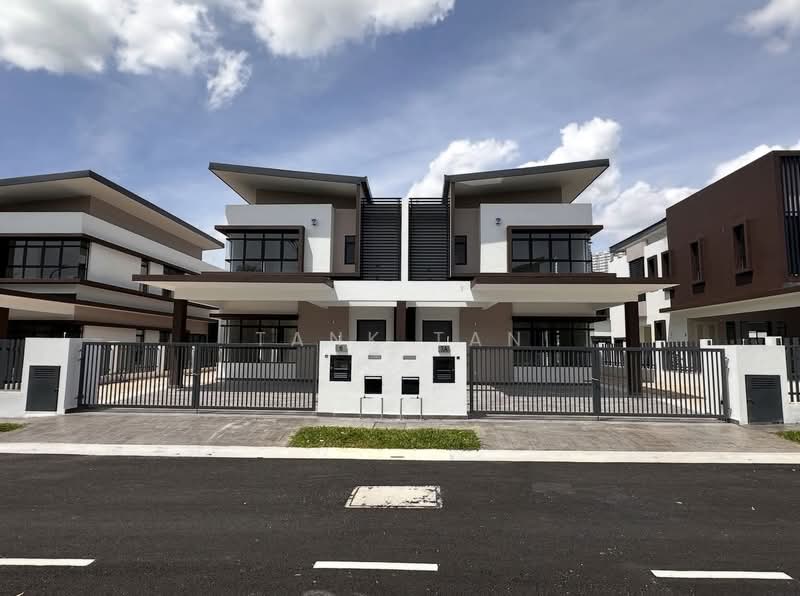 Semi-Detached House for Sale in Kajang (Selangor) - Tank Tan - Exterior - PropertyGuru.com.my