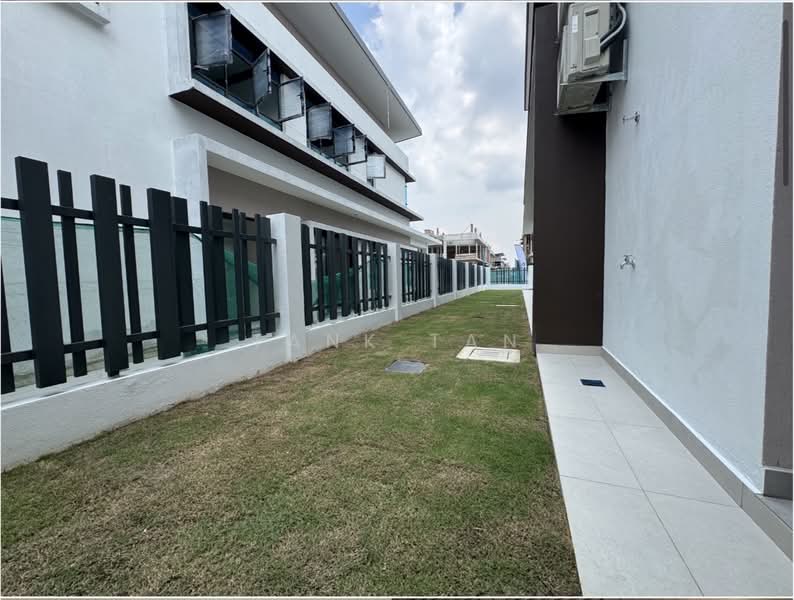 Semi-Detached House for Sale in Kajang (Selangor) - Tank Tan - Exterior - PropertyGuru.com.my
