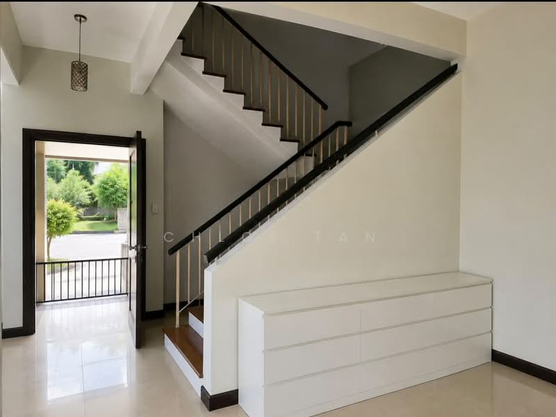 Rumah Berkembar untuk Dijual di Taman Aman Sari (Bandar Kinrara) - Chloe Tan - Entrance - PropertyGuru.com.my