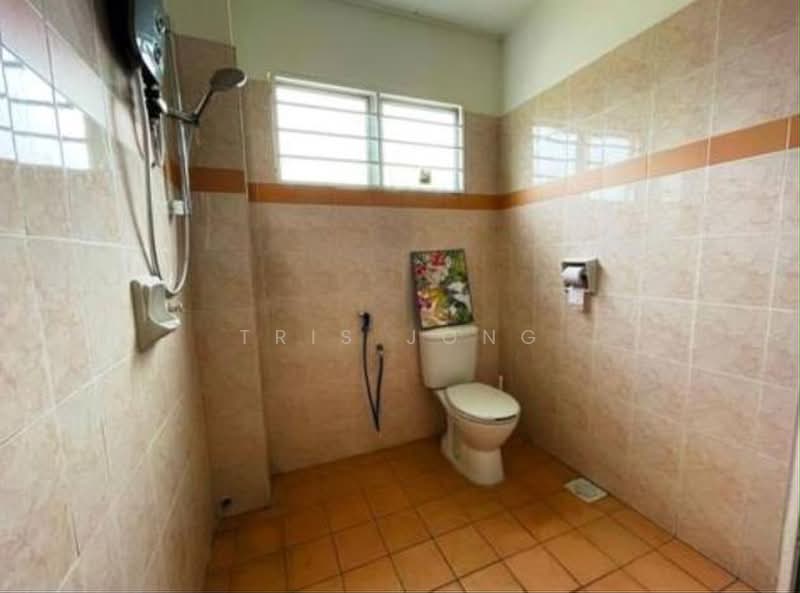 2-storey Terraced House for Sale in Taman Bayu Permai (Rawang) - Tris Jong - Bathroom - PropertyGuru.com.my