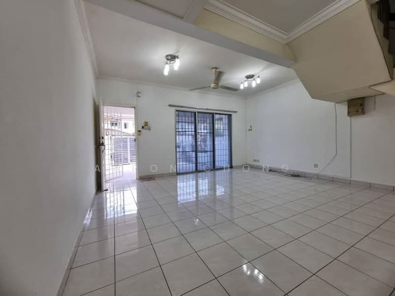Rumah Teres 2 Tingkat untuk Dijual di TAMAN PUCHONG UTAMA (Puchong) - Aaron Chong - Living Room - PropertyGuru.com.my