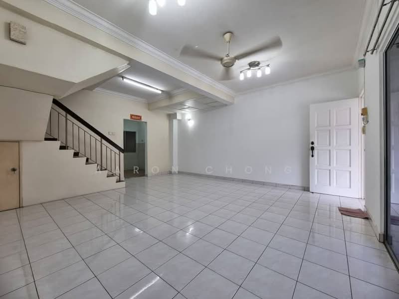 Rumah Teres 2 Tingkat untuk Dijual di TAMAN PUCHONG UTAMA (Puchong) - Aaron Chong - Living Room - PropertyGuru.com.my