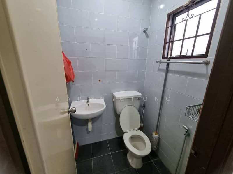 Rumah Teres 2 Tingkat untuk Dijual di TAMAN PUCHONG UTAMA (Puchong) - Aaron Chong - Bathroom - PropertyGuru.com.my