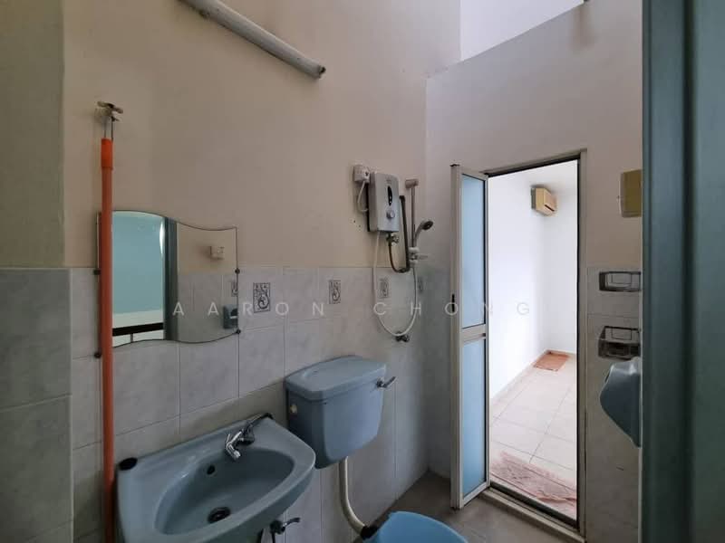 Rumah Teres 2 Tingkat untuk Dijual di TAMAN PUCHONG UTAMA (Puchong) - Aaron Chong - Bathroom - PropertyGuru.com.my