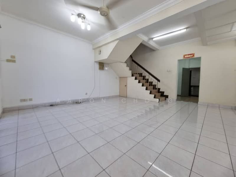Rumah Teres 2 Tingkat untuk Dijual di TAMAN PUCHONG UTAMA (Puchong) - Aaron Chong - Living Room - PropertyGuru.com.my