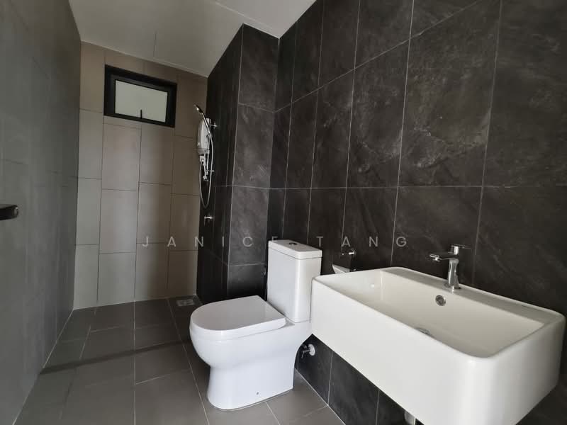 Kondominium untuk Disewa di Tuai Timur - Janice Tang - Bathroom - PropertyGuru.com.my