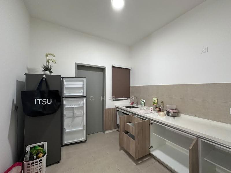 Kondominium untuk Disewa di Lakefront Residence - Chris Lee - Kitchen - PropertyGuru.com.my