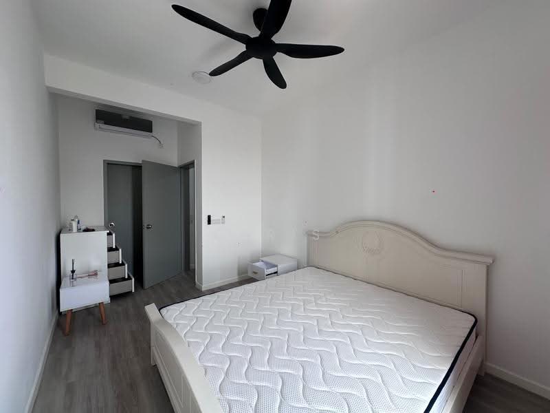 Kondominium untuk Disewa di Lakefront Residence - Chris Lee - Bedroom - PropertyGuru.com.my