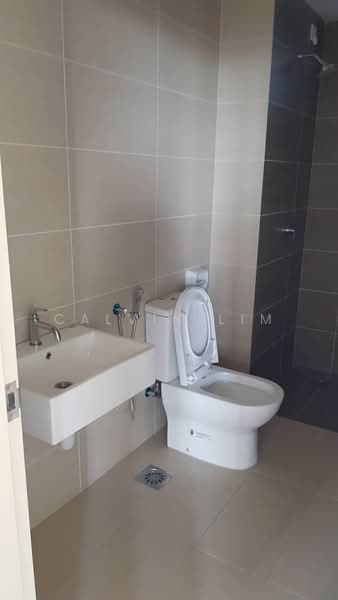 Kediaman Servis untuk Dijual di Gravit8, Klang - Calvin Lim - Bathroom - PropertyGuru.com.my