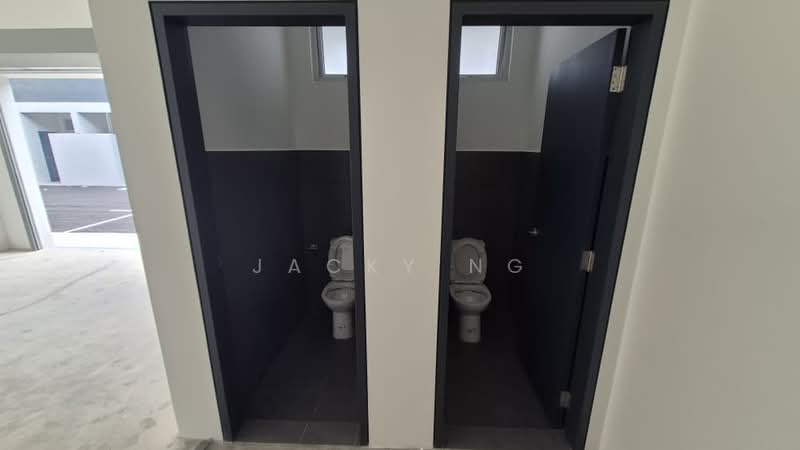Shop / Office untuk Disewa di Bandar Serenia (Dengkil) - Jacky Ng - Bathroom - PropertyGuru.com.my