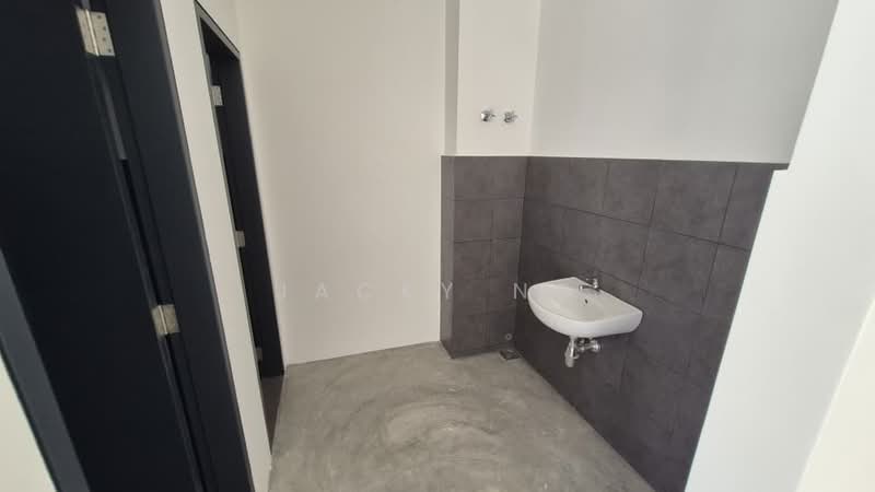 Shop / Office untuk Disewa di Bandar Serenia (Dengkil) - Jacky Ng - Bathroom - PropertyGuru.com.my