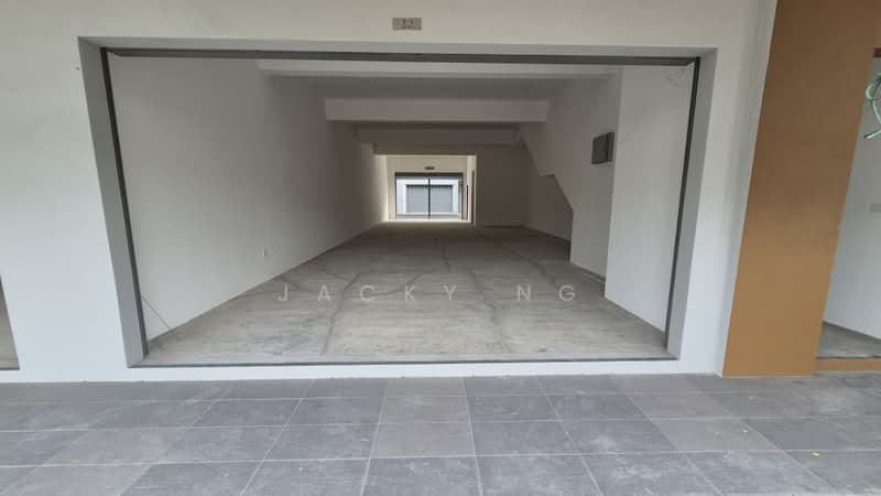Shop / Office untuk Disewa di Bandar Serenia (Dengkil) - Jacky Ng - Entrance - PropertyGuru.com.my