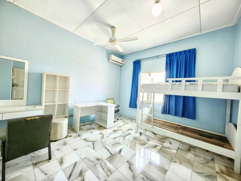 Rumah Teres 2 Tingkat untuk Disewa di Taman Canning (Ipoh) - Calvin Chai - Bedroom - PropertyGuru.com.my