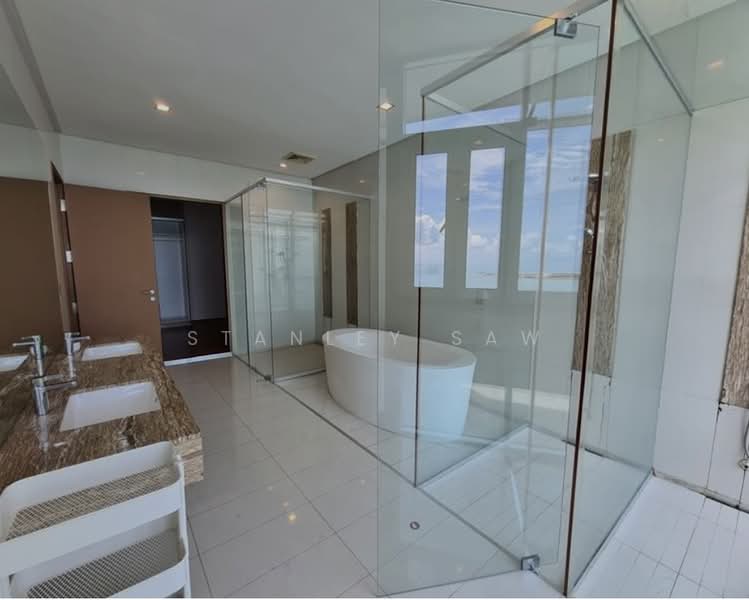 Kondominium untuk Disewa di 8 Gurney (The Shore Condominium) - Stanley Saw - Bathroom - PropertyGuru.com.my