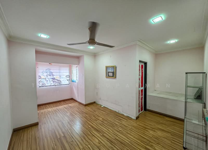 3-storey Terraced House for Sale in Seksyen U5 (Shah Alam) - Thoriq Suparman - Living Room - PropertyGuru.com.my