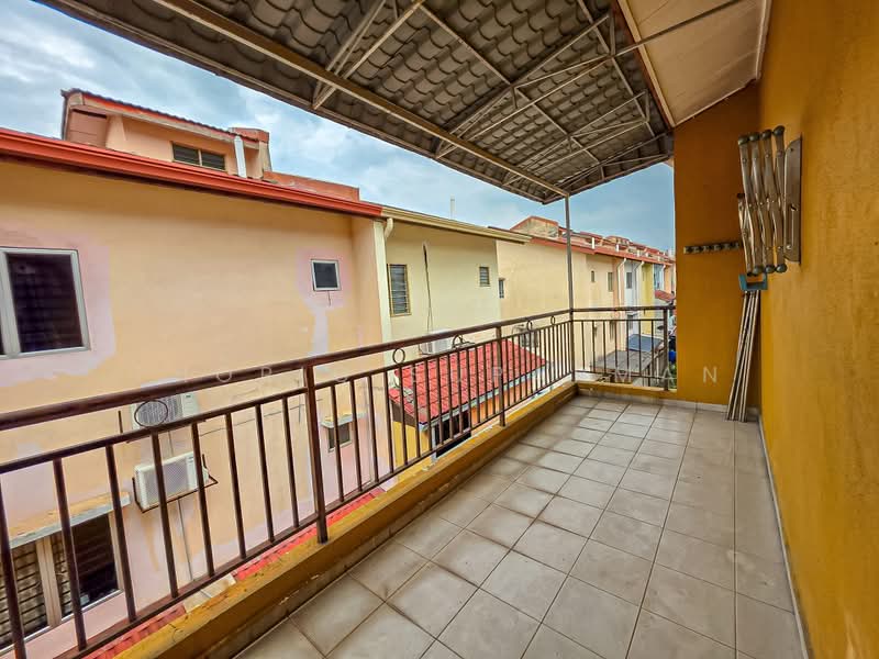 3-storey Terraced House for Sale in Seksyen U5 (Shah Alam) - Thoriq Suparman - Balcony - PropertyGuru.com.my