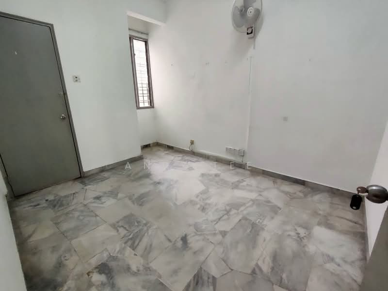 2-storey Terraced House for Sale in Usj 4 (Subang Jaya) - Andy Tee - 5th Room Downstairs - PropertyGuru.com.my