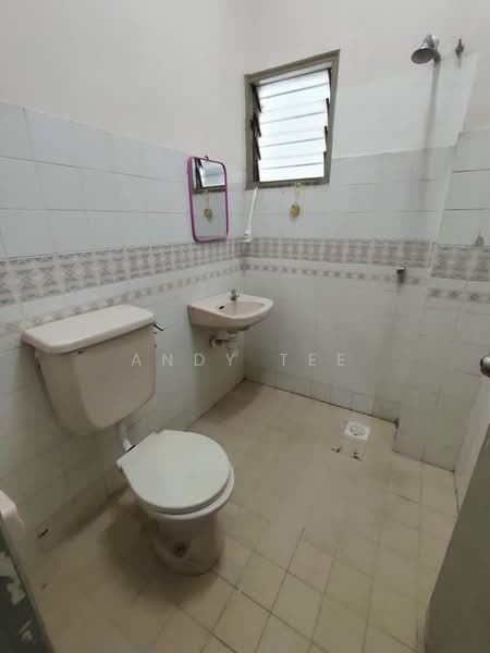 2-storey Terraced House for Sale in Usj 4 (Subang Jaya) - Andy Tee - Upstairs Outside Bathroom - PropertyGuru.com.my