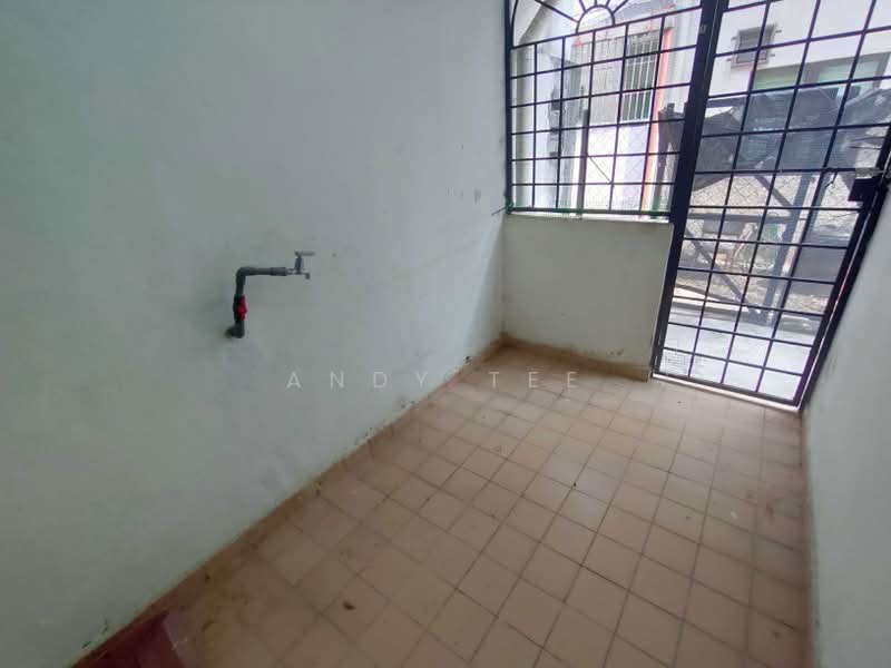 Rumah Teres 2-Tingkat untuk Dijual di Usj 4 (Subang Jaya) - Andy Tee - Yard - PropertyGuru.com.my