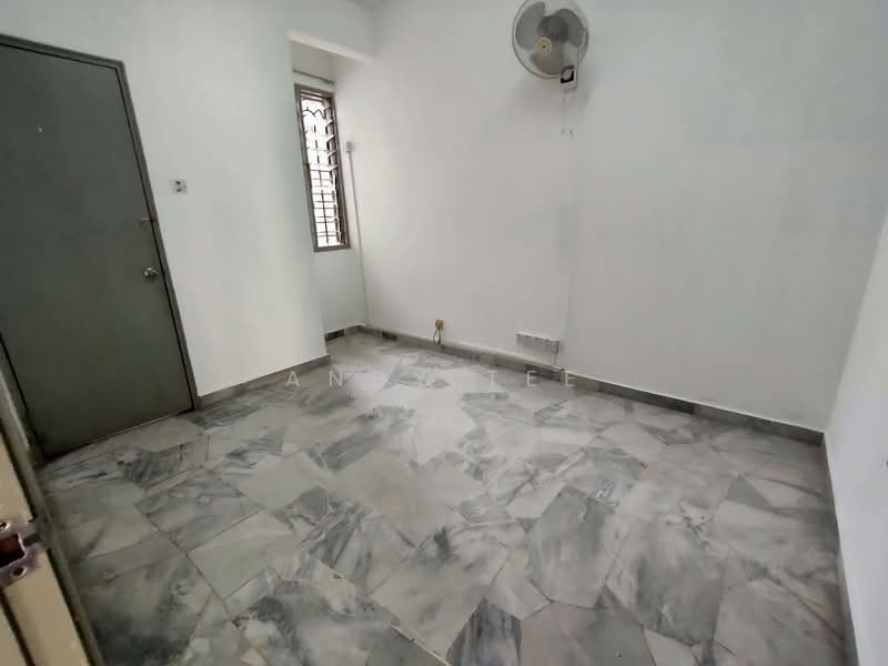Rumah Teres 2-Tingkat untuk Dijual di Usj 4 (Subang Jaya) - Andy Tee - 5th Room Down-stairs - PropertyGuru.com.my