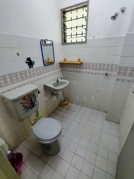 Rumah Teres 2-Tingkat untuk Dijual di Usj 4 (Subang Jaya) - Andy Tee - 3rd Bathroom Down-stairs - PropertyGuru.com.my
