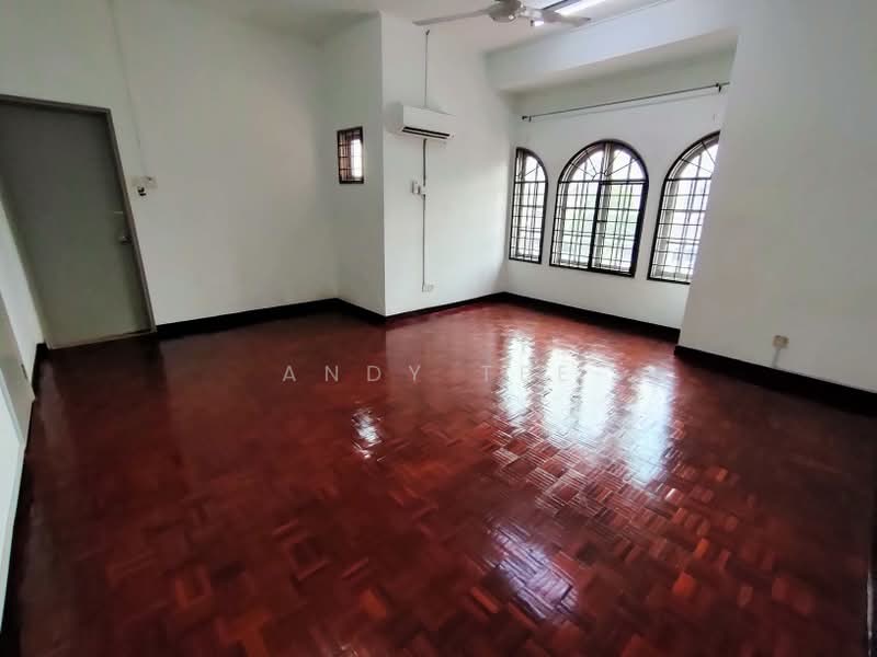 Rumah Teres 2-Tingkat untuk Dijual di Usj 4 (Subang Jaya) - Andy Tee - Spacious Master Room Wif Repainted Floor - PropertyGuru.com.my
