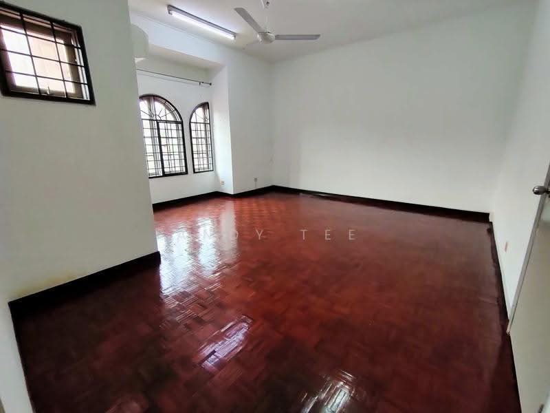 Rumah Teres 2-Tingkat untuk Dijual di Usj 4 (Subang Jaya) - Andy Tee - Spacious Master Room Wif Repainted Floor - PropertyGuru.com.my