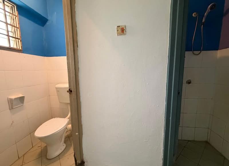 Rumah Flat untuk Dijual di Desa Satu - CH Ng - Bathroom - PropertyGuru.com.my