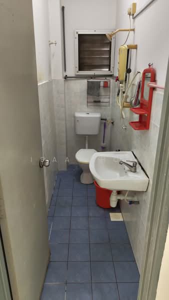 Pangsapuri untuk Dijual di Pangsapuri Kasturi Tiara - Isaac Hoo - Bathroom - PropertyGuru.com.my