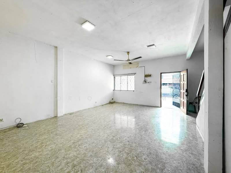 Rumah Teres 2 Tingkat untuk Dijual di Taman Melur (Ampang) - Thoriq Suparman - Living Room - PropertyGuru.com.my