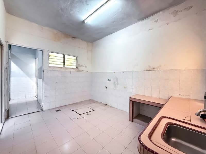 Rumah Teres 2 Tingkat untuk Dijual di Taman Melur (Ampang) - Thoriq Suparman - Kitchen - PropertyGuru.com.my