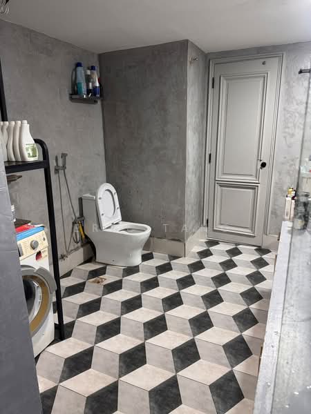 Service Residence for Sale at 38 Bidara Condominium - Eric Tang - Bathroom - PropertyGuru.com.my