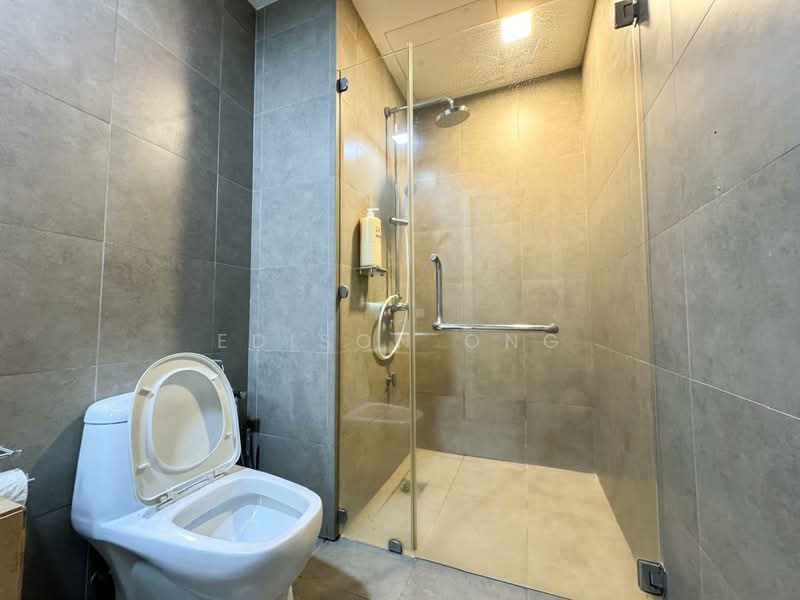 Service Residence for Sale at Bintang Fairlane Residences - Edison Ong - Bathroom - PropertyGuru.com.my
