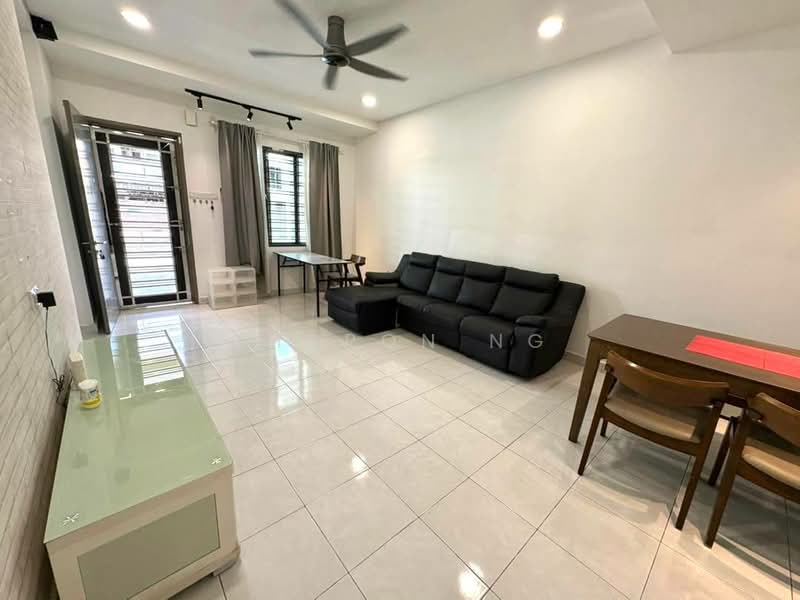 Rumah Teres 2 Tingkat untuk Dijual di Taman Kempas Baru (Tampoi) - Sharon Ng - Living Room - PropertyGuru.com.my