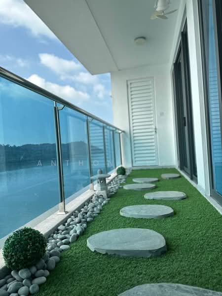 Kondominium untuk Dijual di Queens Residences Q1 @ Queens Waterfront - Anthony Loh - Balcony - PropertyGuru.com.my