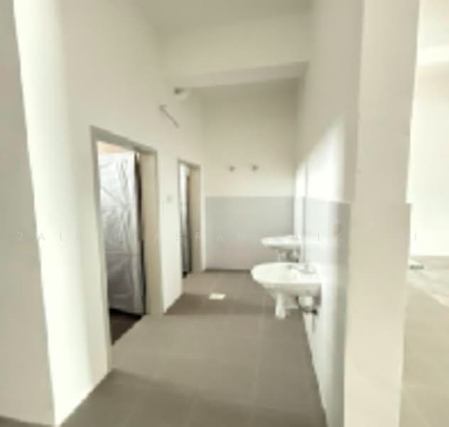 Shop / Office for Rent in Beranang (Selangor) - Zairul Asrah Zulkefli - Corridor - PropertyGuru.com.my