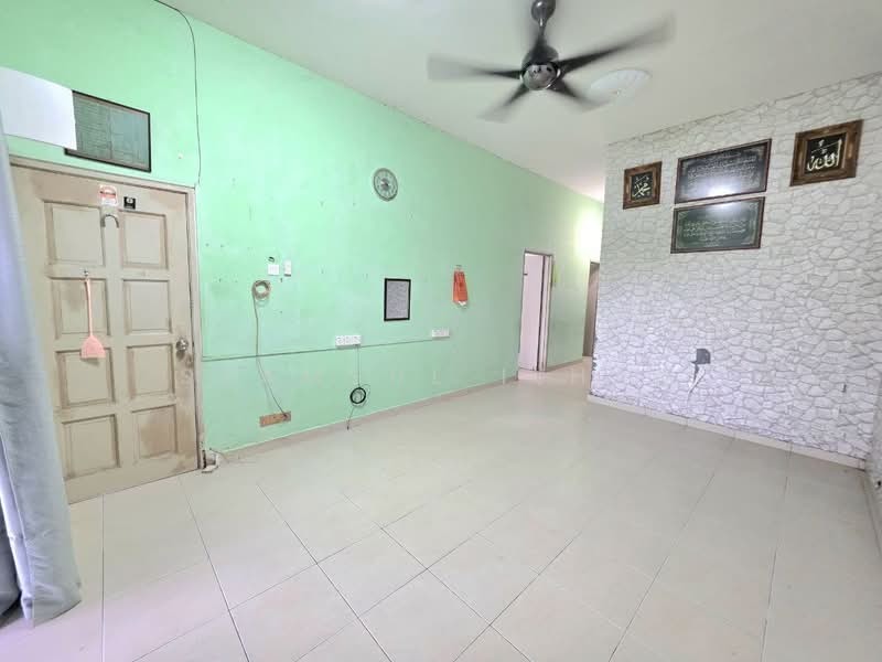 Semi-Detached House for Sale in Sepang (Selangor) - Syamsul Ilham - Living Room - PropertyGuru.com.my