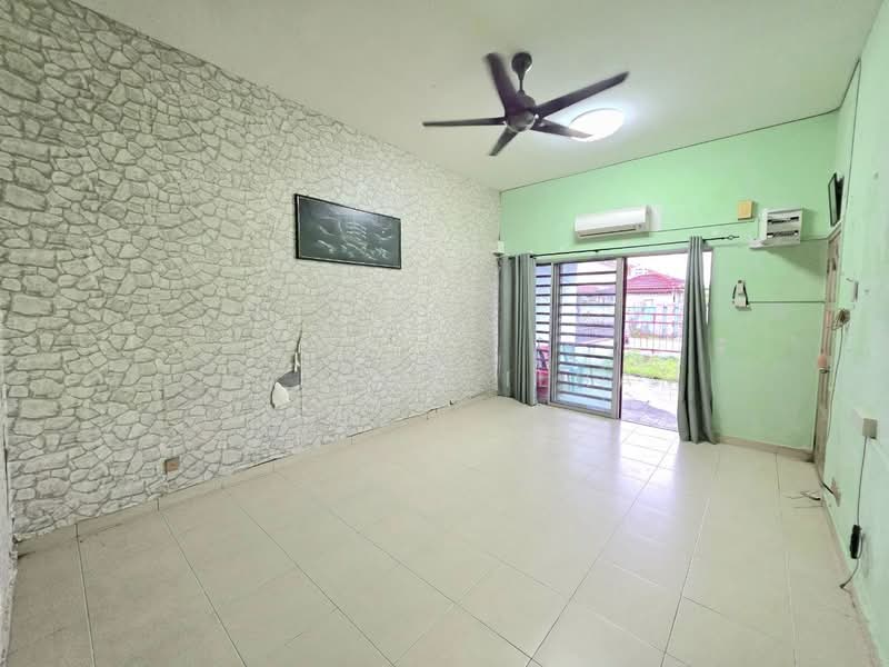 Semi-Detached House for Sale in Sepang (Selangor) - Syamsul Ilham - Living Room - PropertyGuru.com.my