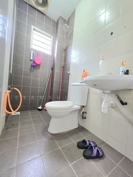 Semi-Detached House for Sale in Sepang (Selangor) - Syamsul Ilham - Bathroom - PropertyGuru.com.my