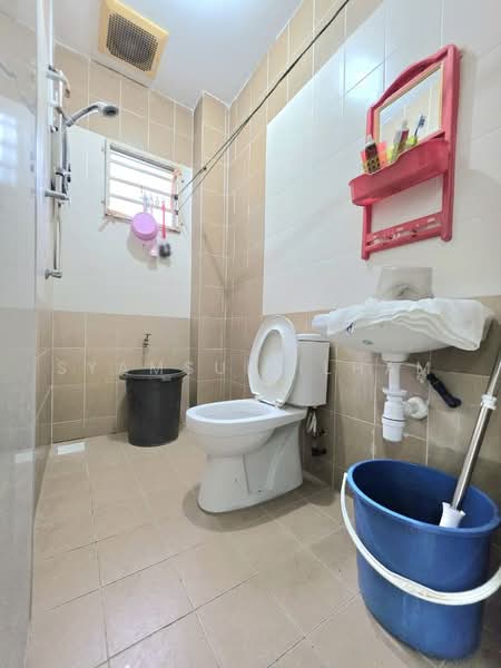 Semi-Detached House for Sale in Sepang (Selangor) - Syamsul Ilham - Bathroom - PropertyGuru.com.my