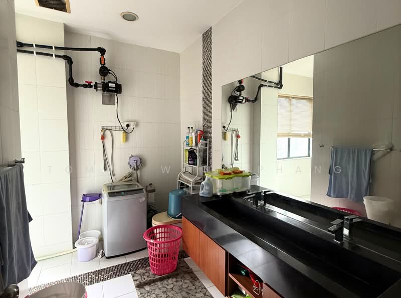 Semi-Detached House for Sale in Bandar Kinrara Seksyen 1 (Bandar Kinrara) - Tommy Wong Phang - Bathroom - PropertyGuru.com.my